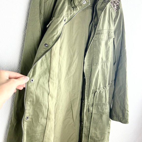 ELLOS |🪖💛Army Green Hooded Gold Sparkly Shoulders Long Trench Coat - Picture 5 of 12